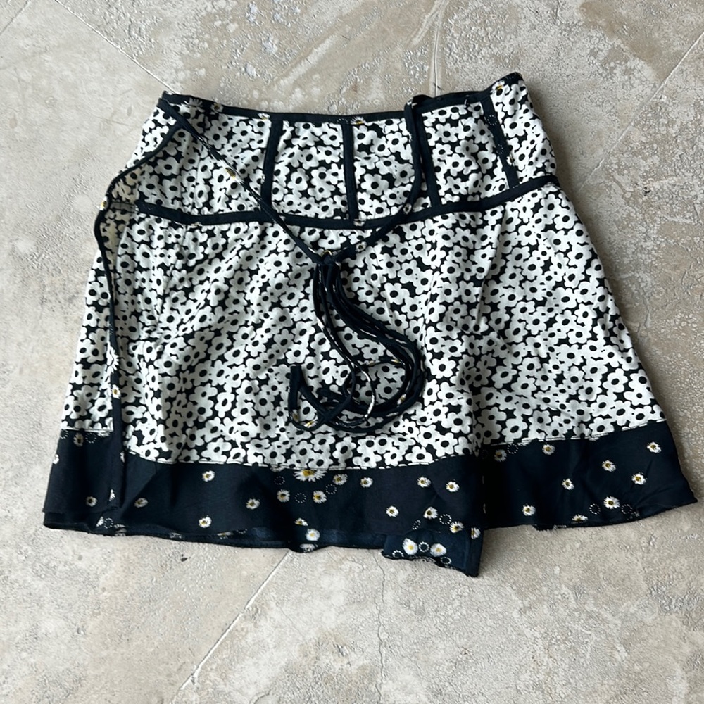 Urban Outfitters Black and white floral daisy patterned wrap skirt